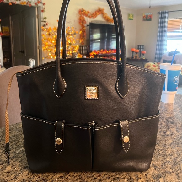 Dooney & Bourke Handbags - Dooney & Bourke Black Tote Bag